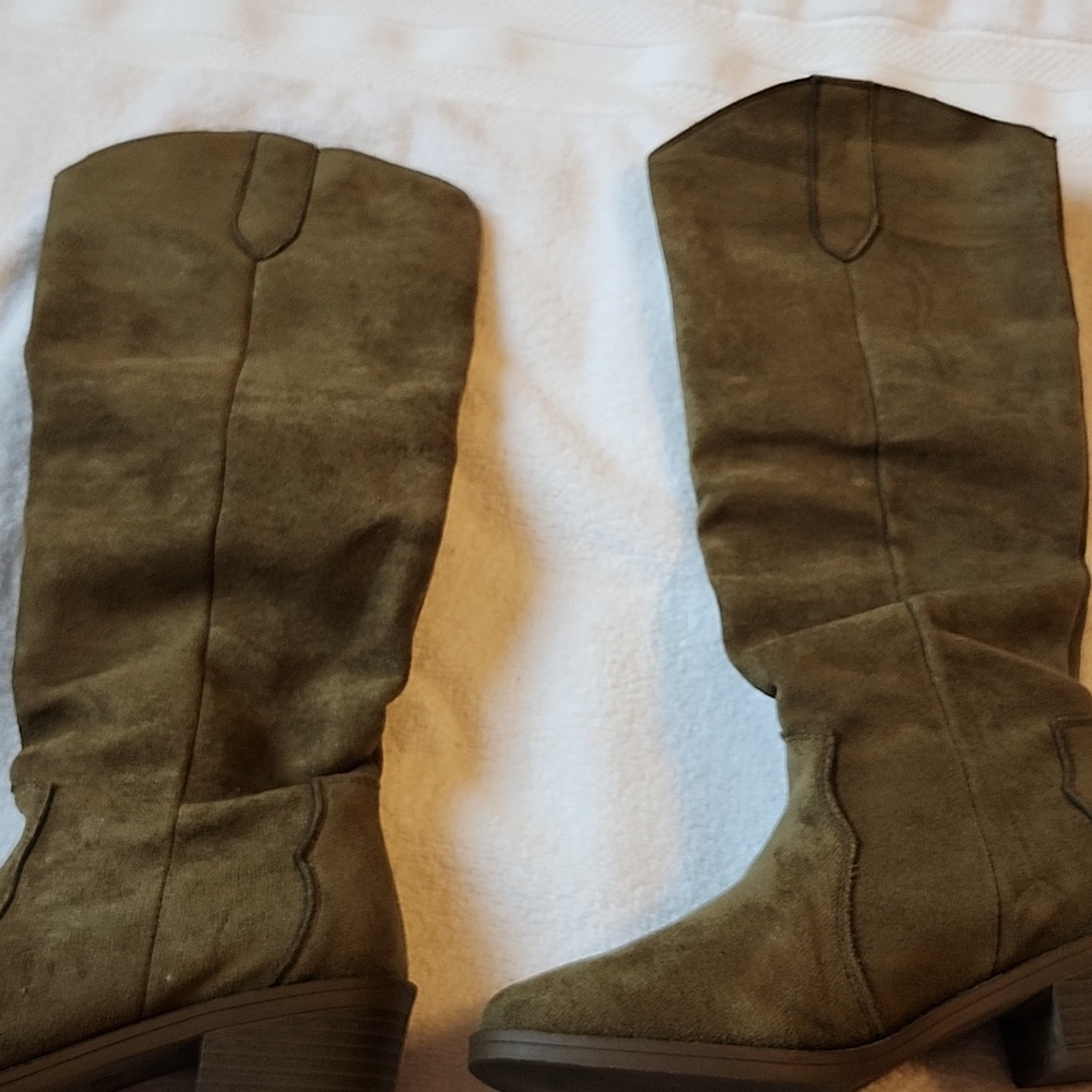 Brand New Ladies Suede Boots